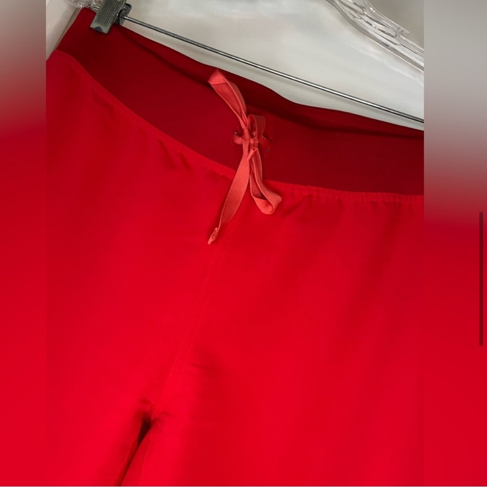 Figs size small Livingston basic scrub pant red